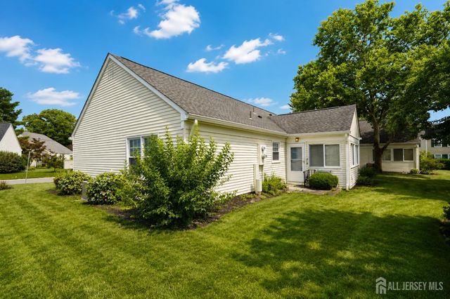 457 Roxbury Lane A, Monroe, NJ 08831