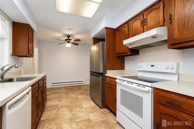 457 Roxbury Lane A, Monroe, NJ 08831