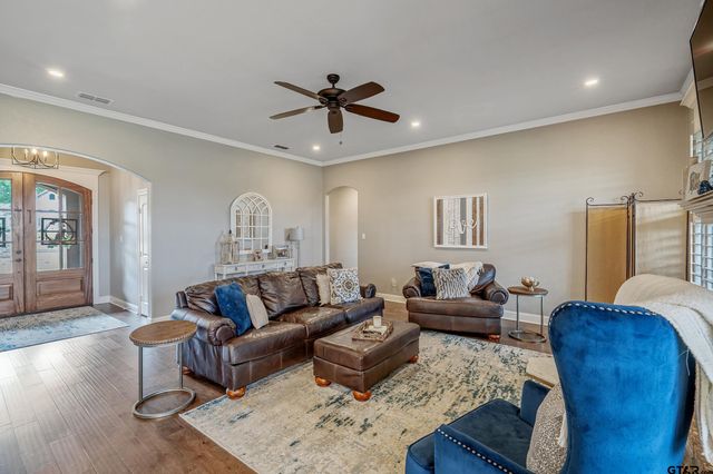 220 Sunnys Halo Blvd, Bullard, TX 75757