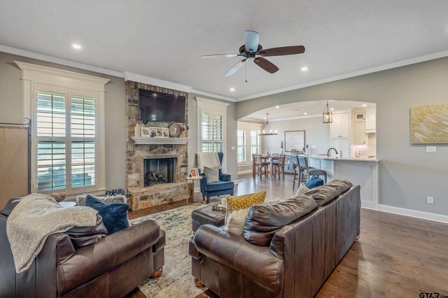 220 Sunnys Halo Blvd, Bullard, TX 75757