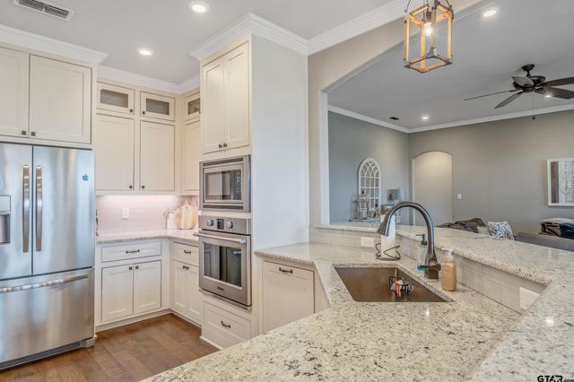 220 Sunnys Halo Blvd, Bullard, TX 75757