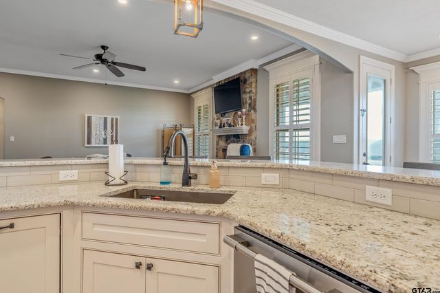 220 Sunnys Halo Blvd, Bullard, TX 75757