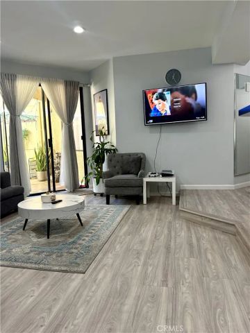 19009 Sherman 16, Reseda, CA 91335