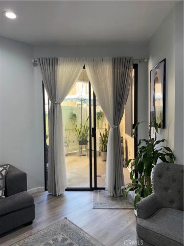 19009 Sherman 16, Reseda, CA 91335