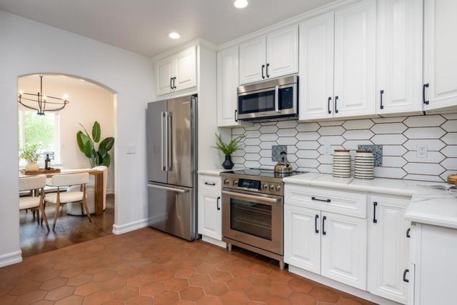 926 Iris Street, Redwood City, CA 94061