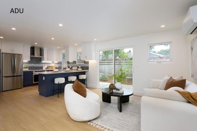 926 Iris Street, Redwood City, CA 94061