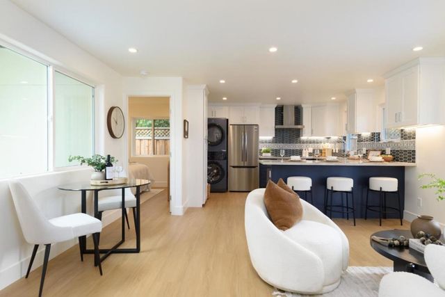 926 Iris Street, Redwood City, CA 94061