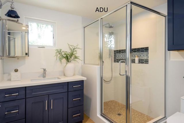 926 Iris Street, Redwood City, CA 94061