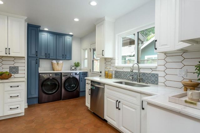 926 Iris Street, Redwood City, CA 94061