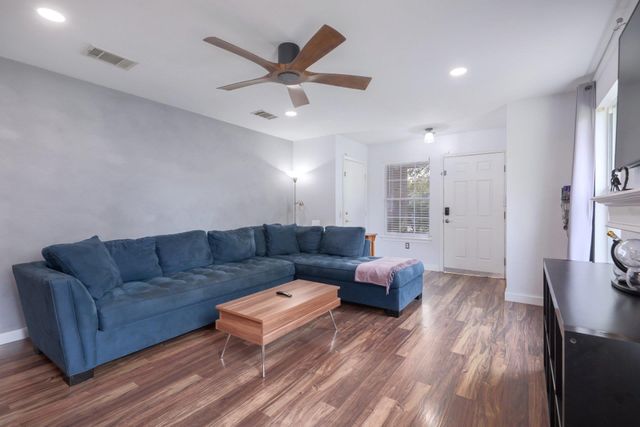 8804 Dittmar Oaks DR, Austin, TX 78748