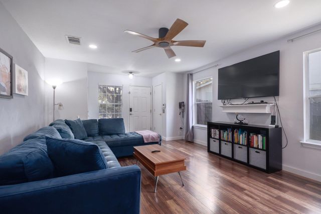 8804 Dittmar Oaks DR, Austin, TX 78748