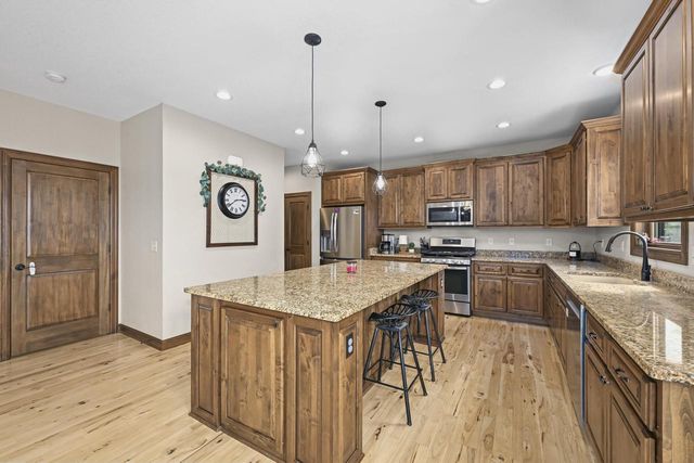 5111 Roamn WAY, Hartford, WI 53027