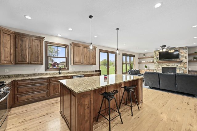 5111 Roamn WAY, Hartford, WI 53027