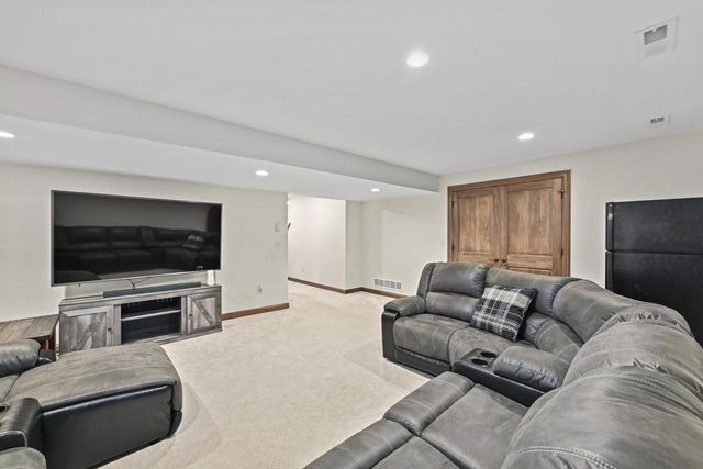 5111 Roamn WAY, Hartford, WI 53027