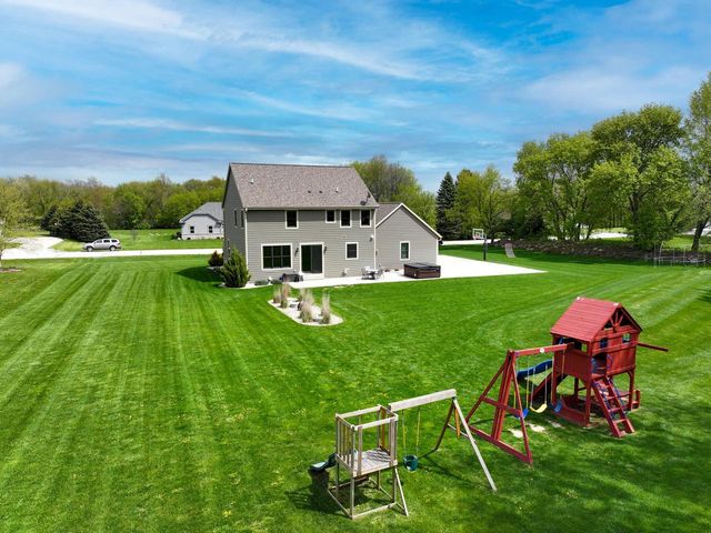 5111 Roamn WAY, Hartford, WI 53027