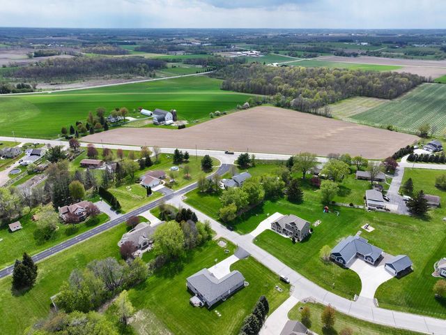 5111 Roamn WAY, Hartford, WI 53027