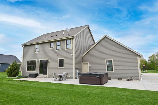 5111 Roamn WAY, Hartford, WI 53027