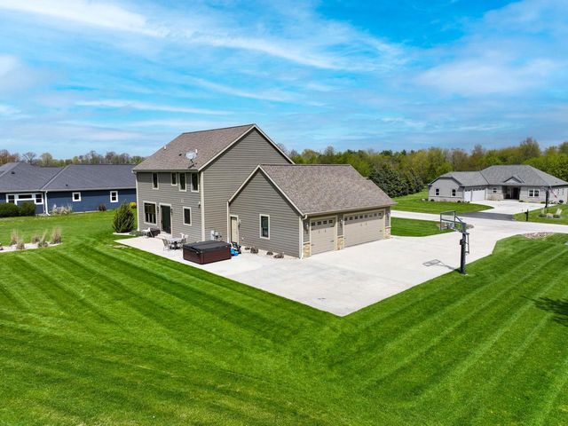 5111 Roamn WAY, Hartford, WI 53027