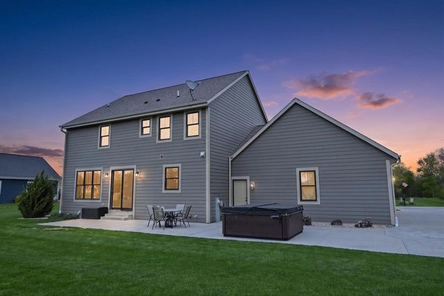 5111 Roamn WAY, Hartford, WI 53027