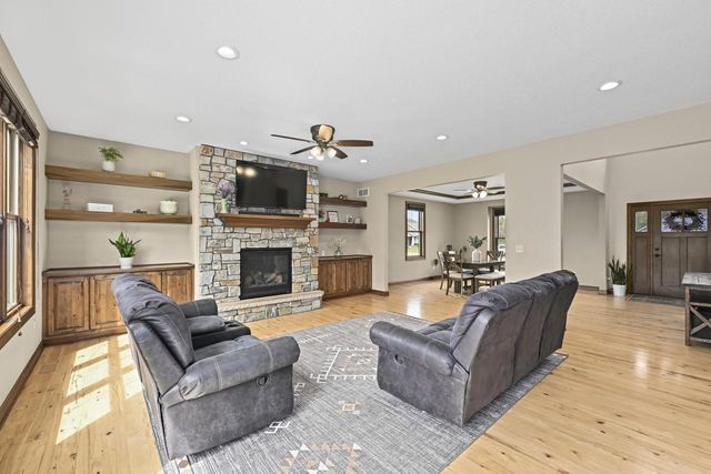 5111 Roamn WAY, Hartford, WI 53027