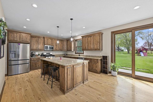 5111 Roamn WAY, Hartford, WI 53027