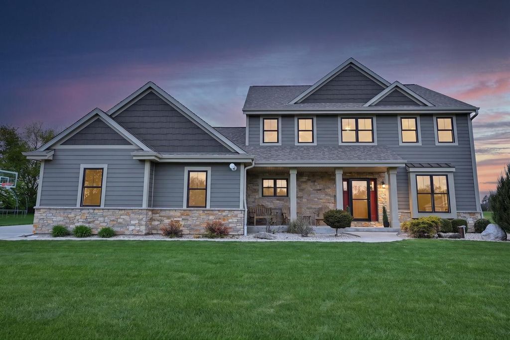 5111 Roamn WAY, Hartford, WI 53027