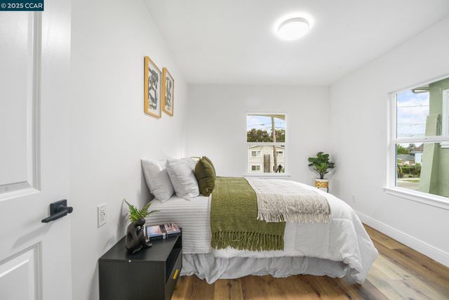 1348 E 26Th St, Oakland, CA 94606