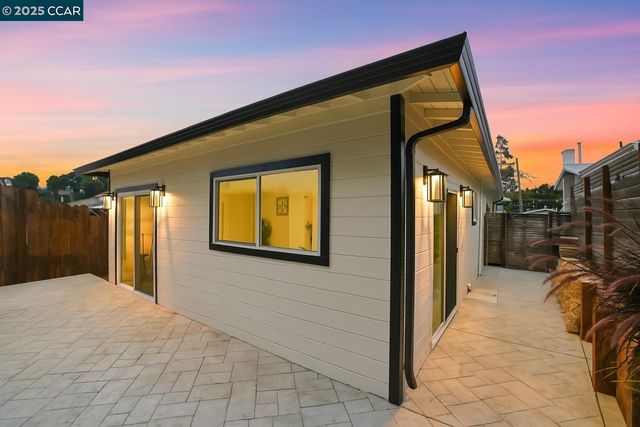 1348 E 26Th St, Oakland, CA 94606