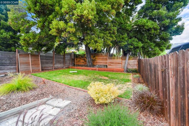 1348 E 26Th St, Oakland, CA 94606