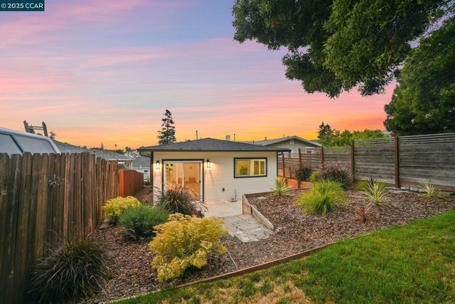 1348 E 26Th St, Oakland, CA 94606