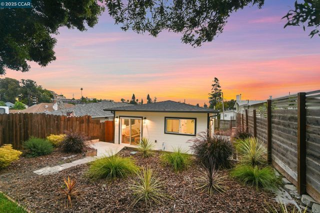1348 E 26Th St, Oakland, CA 94606