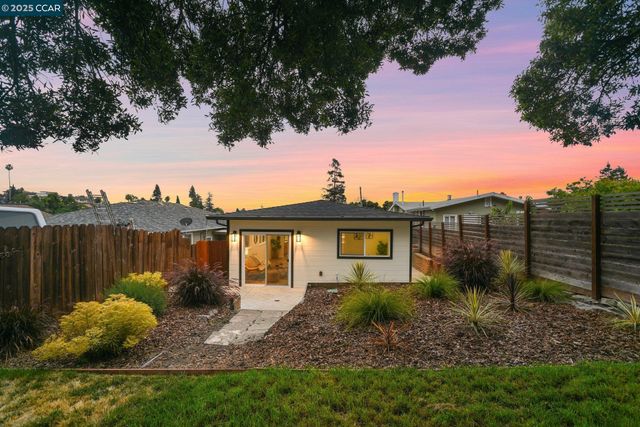 1348 E 26Th St, Oakland, CA 94606