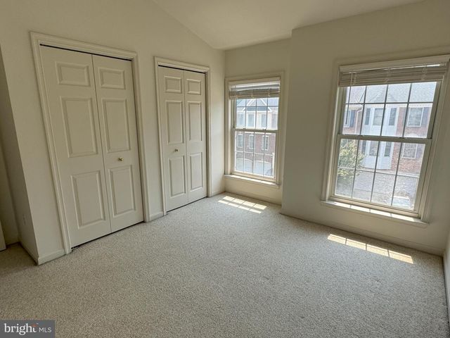 4035 ROYAL LYTHAM DR, Fairfax, VA 22033