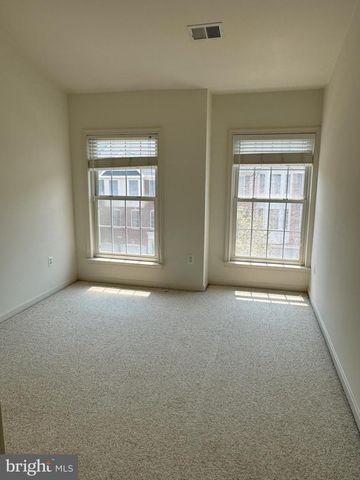 4035 ROYAL LYTHAM DR, Fairfax, VA 22033