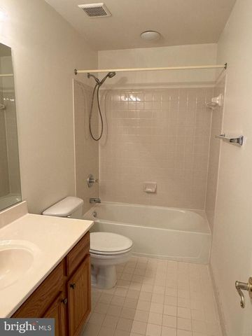 4035 ROYAL LYTHAM DR, Fairfax, VA 22033