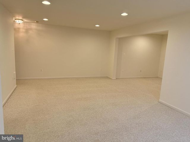 4035 ROYAL LYTHAM DR, Fairfax, VA 22033