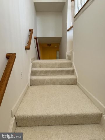 4035 ROYAL LYTHAM DR, Fairfax, VA 22033