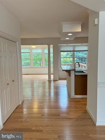 4035 ROYAL LYTHAM DR, Fairfax, VA 22033