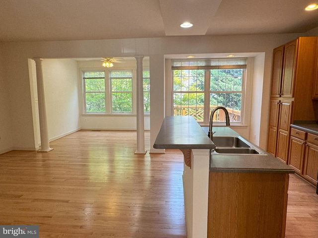 4035 ROYAL LYTHAM DR, Fairfax, VA 22033