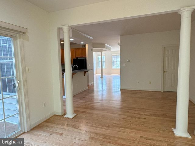 4035 ROYAL LYTHAM DR, Fairfax, VA 22033