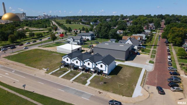 1004 S 4TH Street, Clinton, IA 52732