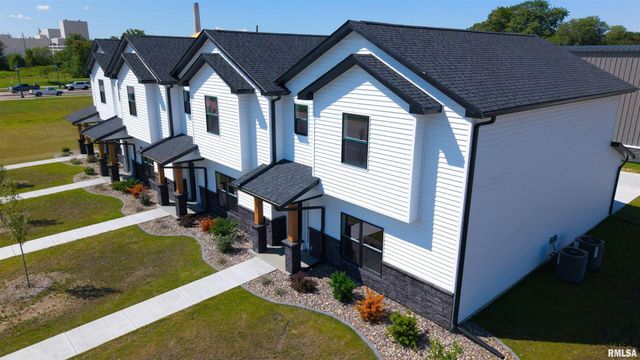 1004 S 4TH Street, Clinton, IA 52732