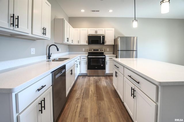 1004 S 4TH Street, Clinton, IA 52732