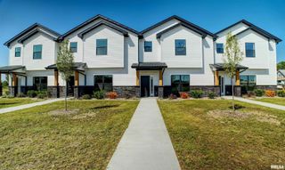 1004 S 4TH Street, Clinton, IA 52732