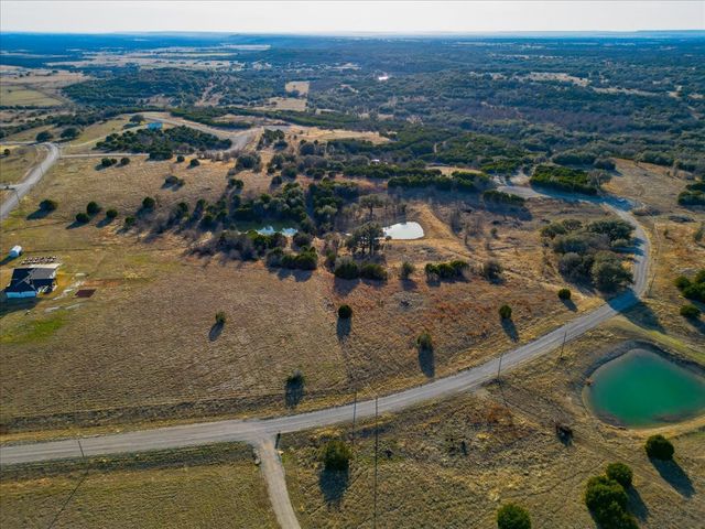 30 Crest Ridge Court, Mineral Wells, TX 76067