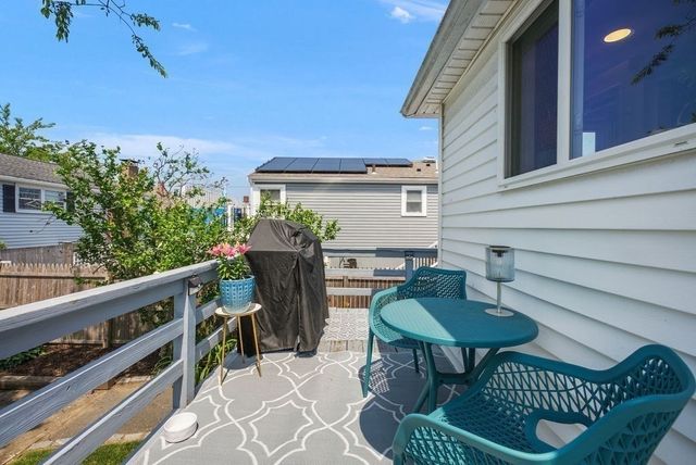 97 Kingsley Rd, Hull, MA 02045