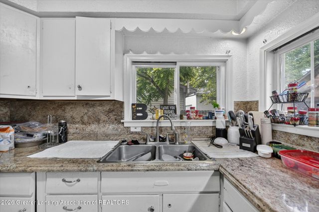 2212 Auburn Avenue, Holt, MI 48842