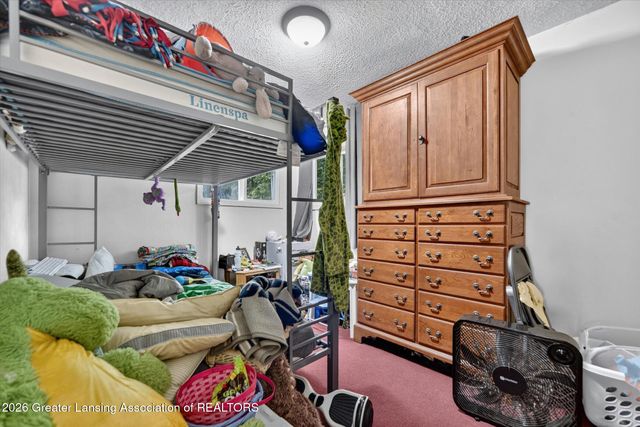 2212 Auburn Avenue, Holt, MI 48842