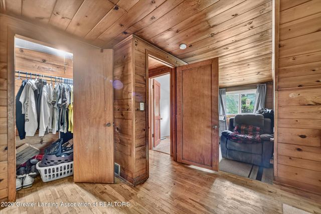2212 Auburn Avenue, Holt, MI 48842