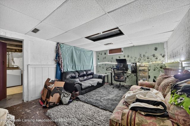 2212 Auburn Avenue, Holt, MI 48842